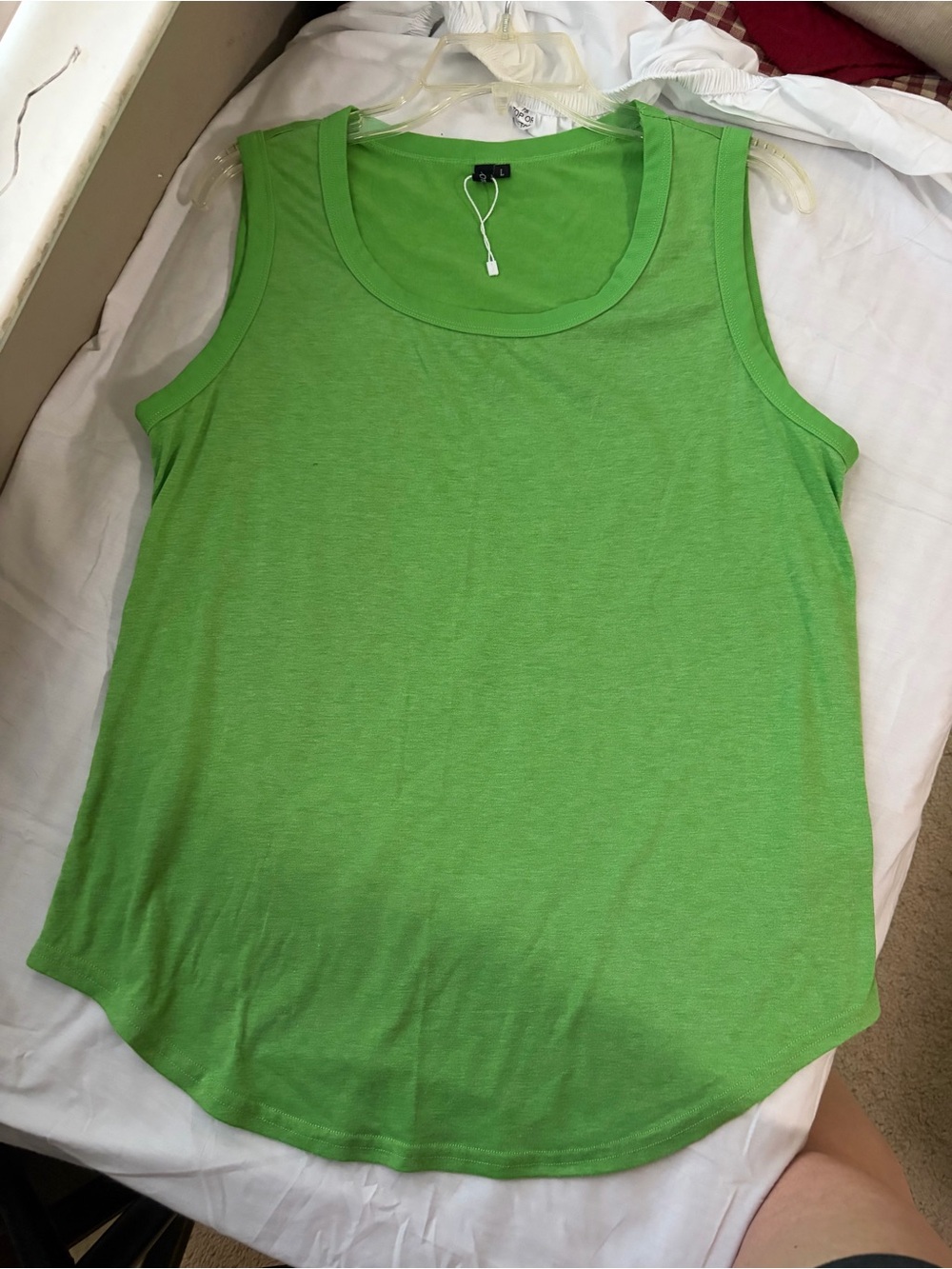 🛍️ 4 for 20🛍️ Bundle and save! Amazon Women's Bright Green Sleeveless Tank Top